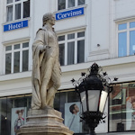 Haydn statue and lamp