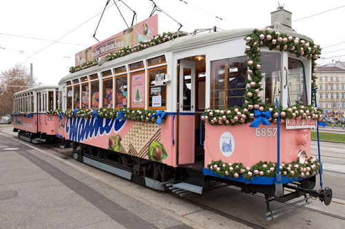 The pink Manner tram