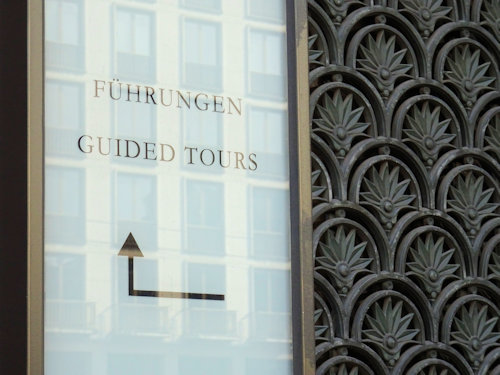 Guided tour sign at the Opera House