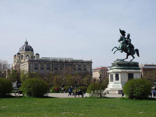 View across Heldenplatz to the Natural History Museum