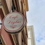 Café Diglas sign