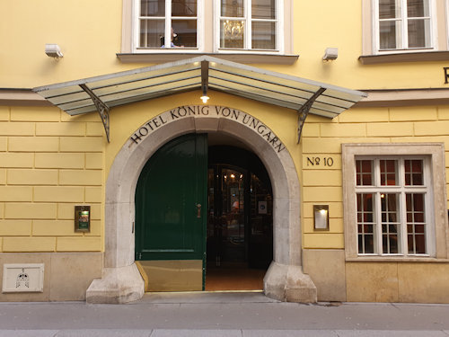 Entrance to the Hotel König von Ungarn