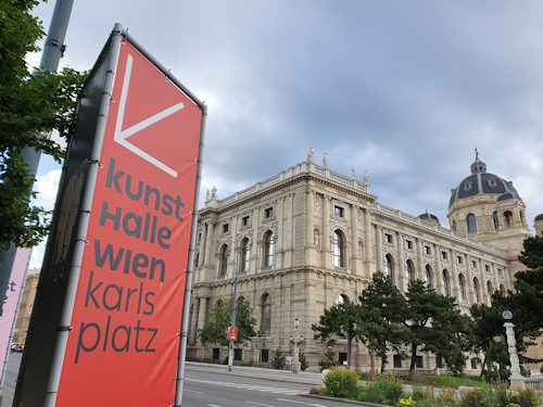 Kunsthalle sign outside the MuseumsQuartier