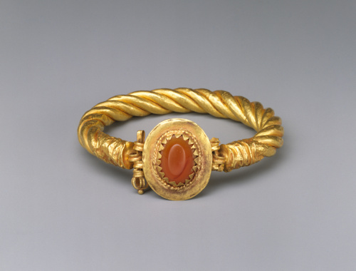 Roman gold bracelet. Photo courtesy of the Metropolitan Museum of Art