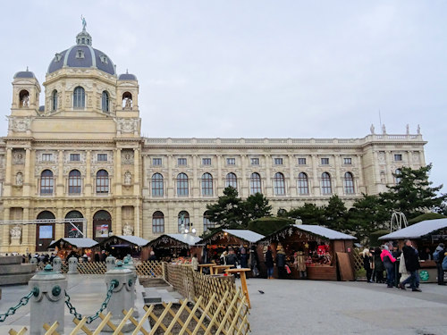 New Year market on Maria-Theresien-Platz