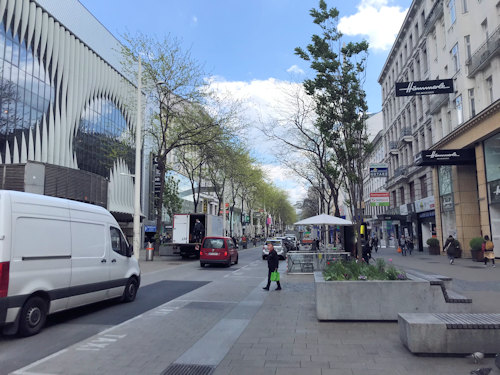 View down Mariahilfer Straße