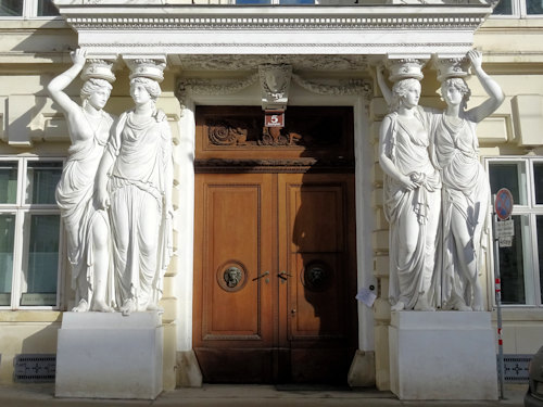 Palais Pallavinci entrance