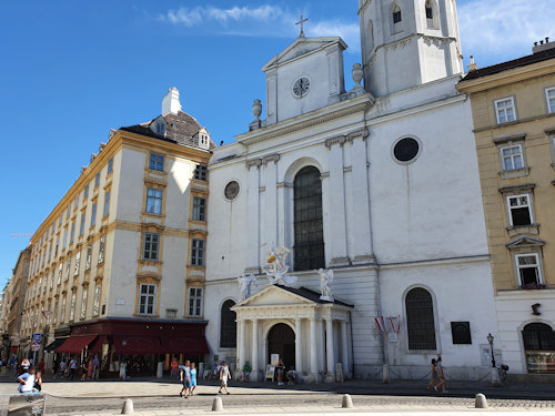 Großes Michaelerhaus and the Michaelerkirche