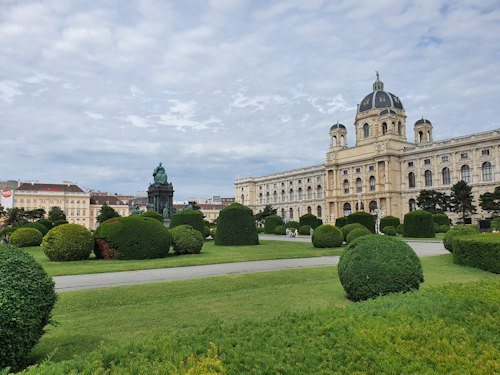 View across Maria-Theresien-Platz