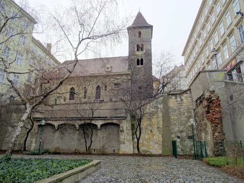 Ruprechtskirche and city walls