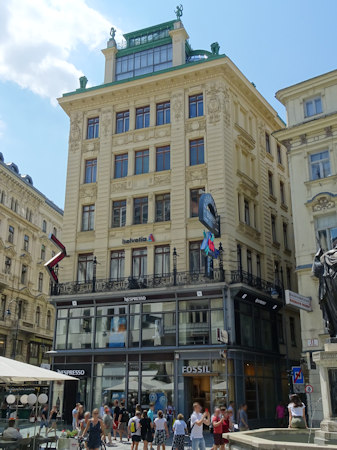 Full view of the Ankerhaus on the Graben