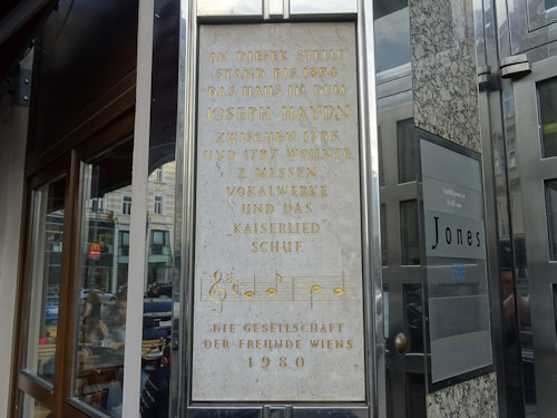 Plaque on Neuer Markt