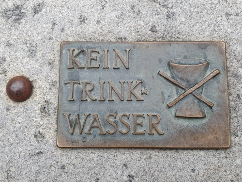 Sign in German indicating you cannot drink the water