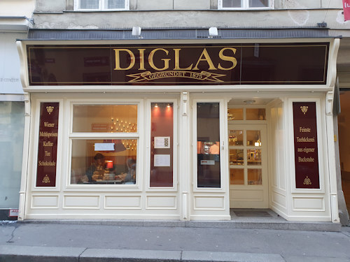 Front view of Café Diglas