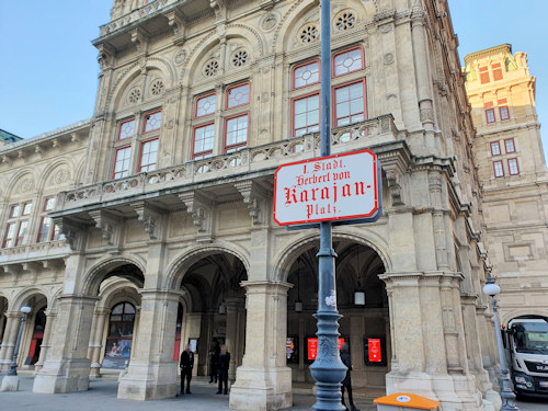 Side view of the Staatsoper