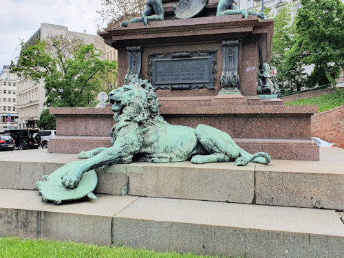 Bronze lion on the steps of the Liebenberg monument