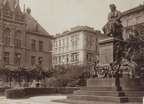 Beethovenplatz and the Beethoven monument around 1900