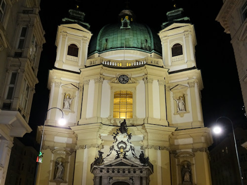 Peterskirche at night