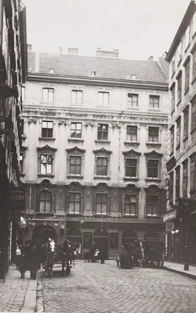 Café Frauenhuber sometime around 1900