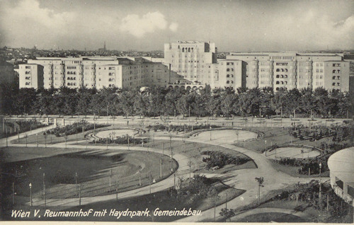 View of the Reumannhof complex in 1926