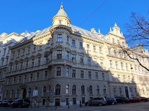 Historical building on the corner of Frankgasse and Roosevelt Platz