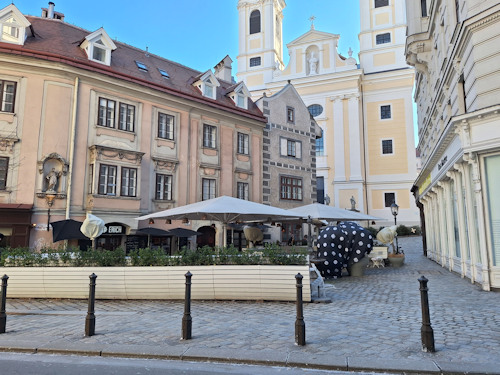 Sankt-Ulrichs-Platz viewed from Neustiftgasse