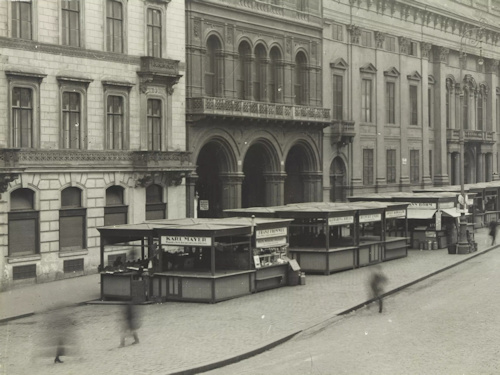 The first three buildings on the Freyung in a 1925 photo