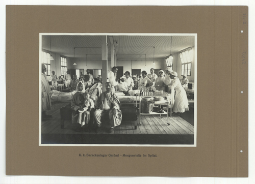 Photo of a hospital ward around 1914/1915