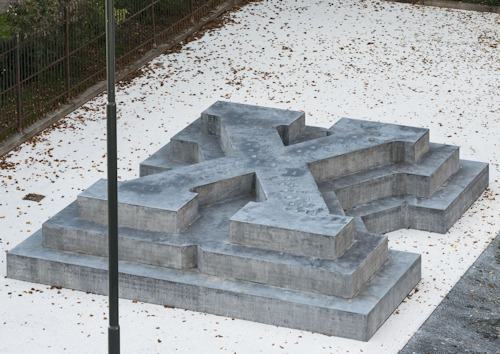 The deserter's monument seen from above