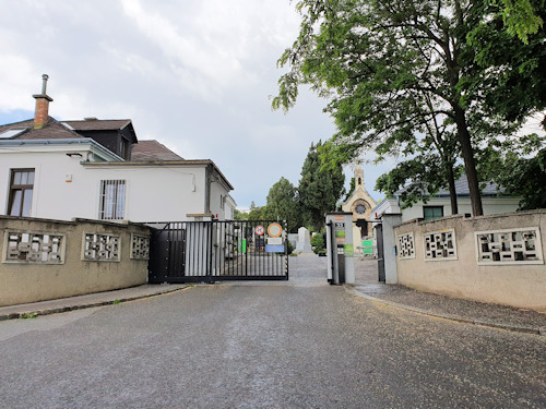 Entrance to Grinzing cemetery